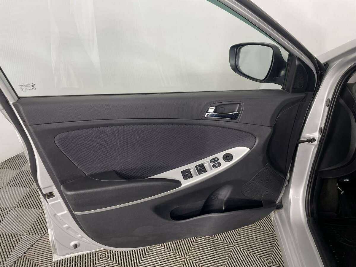 Hyundai Solaris б/у, 2012, Автоматическая. Фото: #7