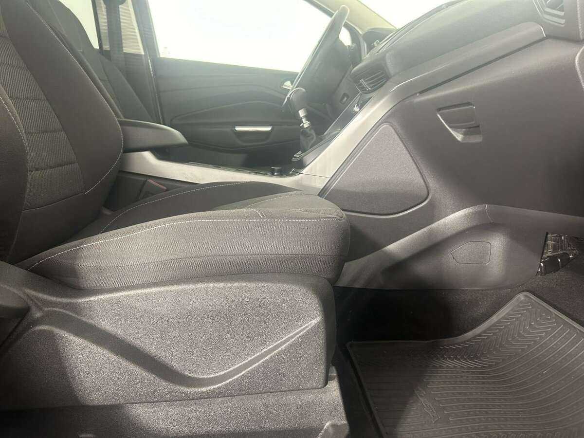 Ford Kuga б/у, 2015, Механическая. Фото: #13