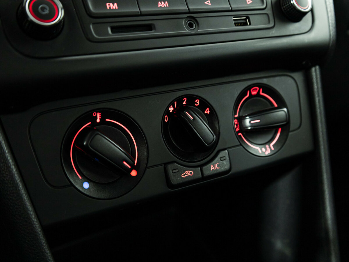 Volkswagen Polo б/у, 2015, Механическая. Фото: #14