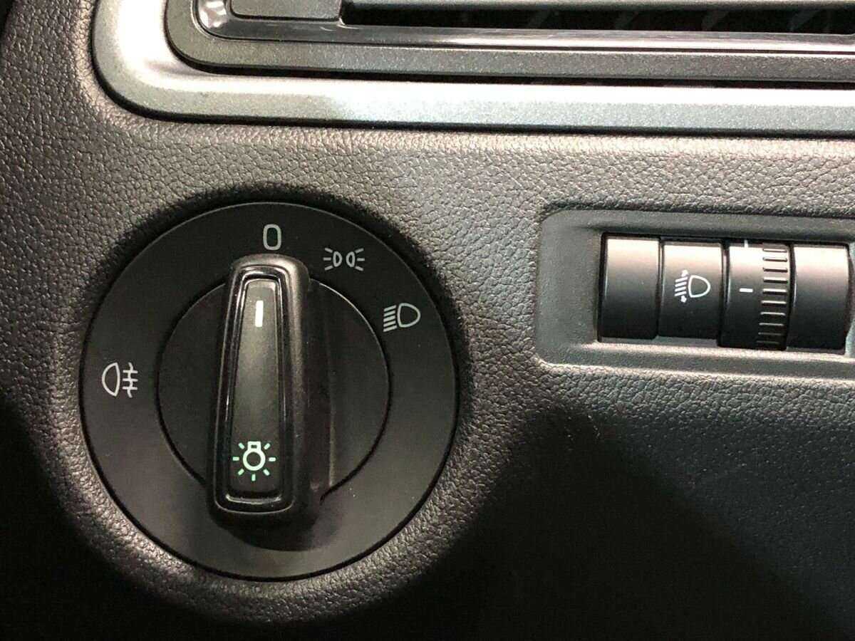 Skoda Rapid б/у, 2015, Механическая. Фото: #15