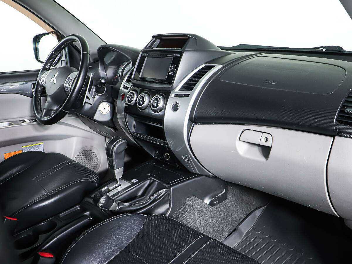 Mitsubishi Pajero Sport б/у, 2014, Автоматическая. Фото: #7
