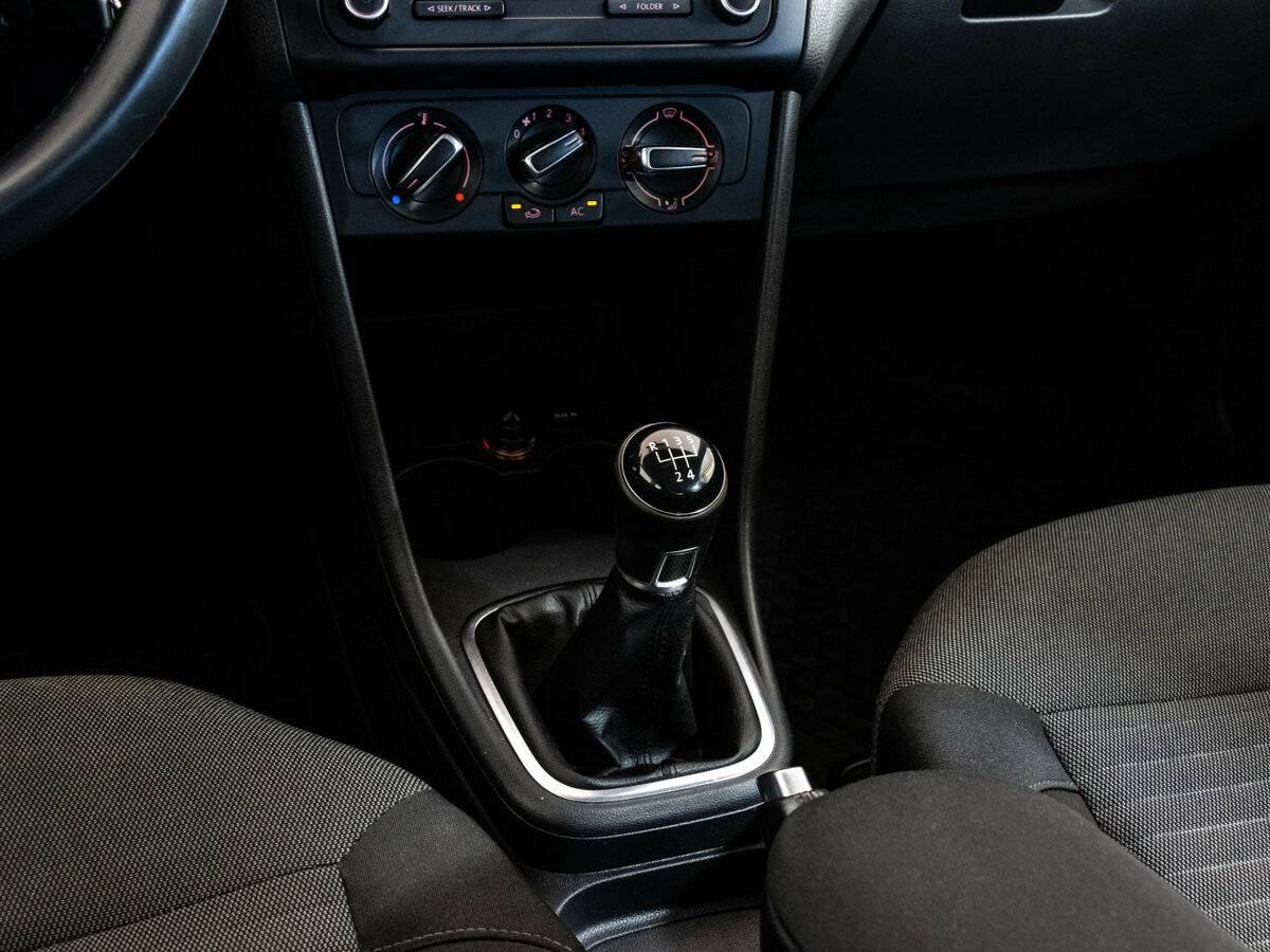 Volkswagen Polo б/у, 2013, Механическая. Фото: #12