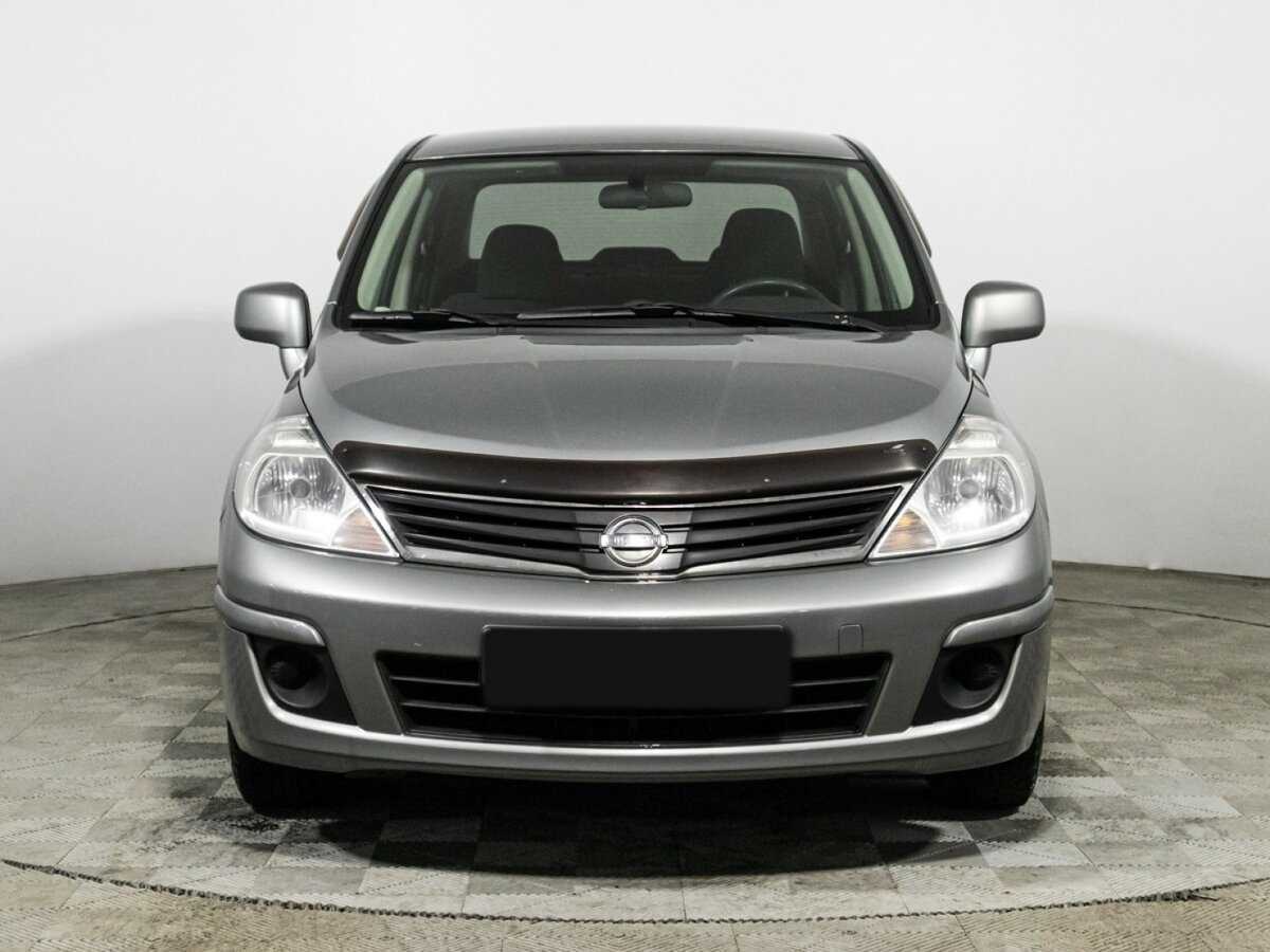 Nissan Tiida б/у, 2013, Механическая. Фото: #1