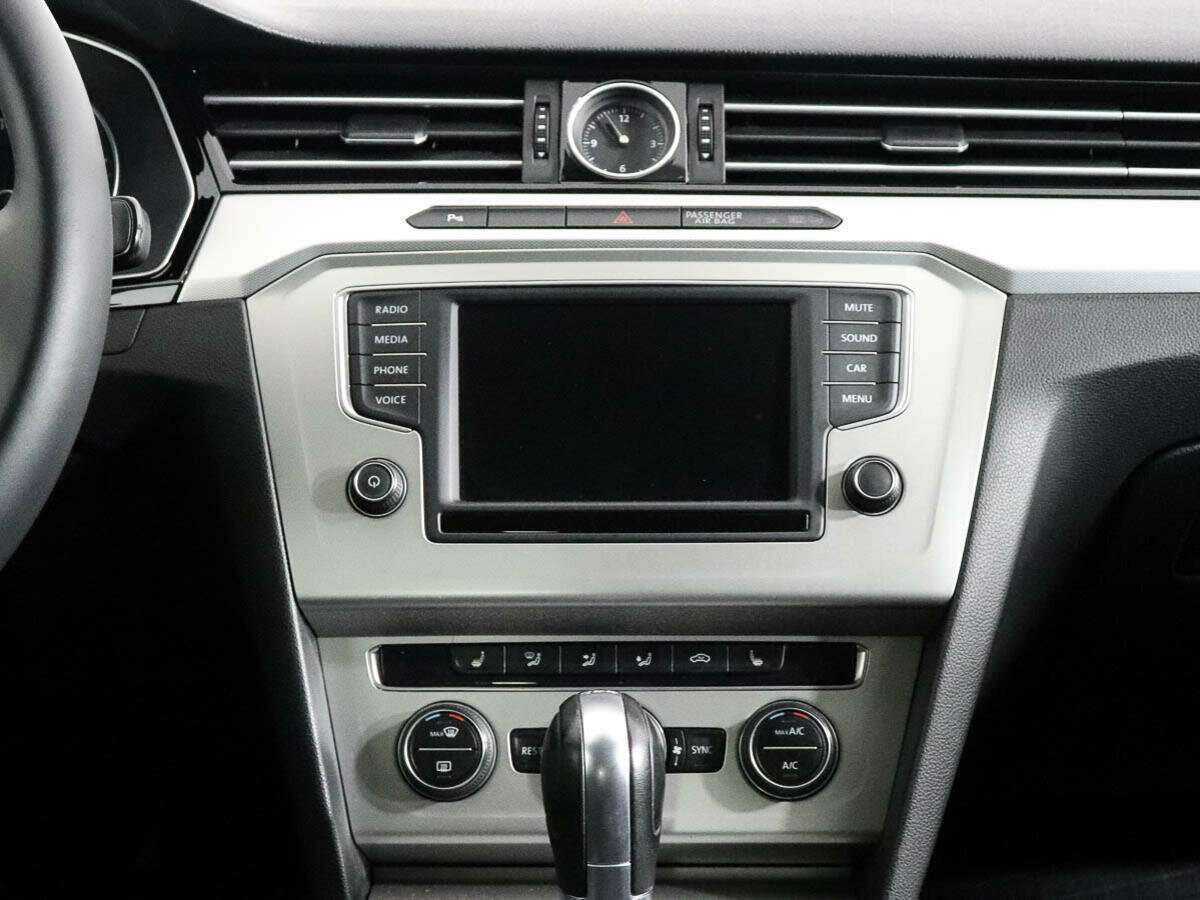 Volkswagen Passat б/у, 2017, Роботизированная. Фото: #11