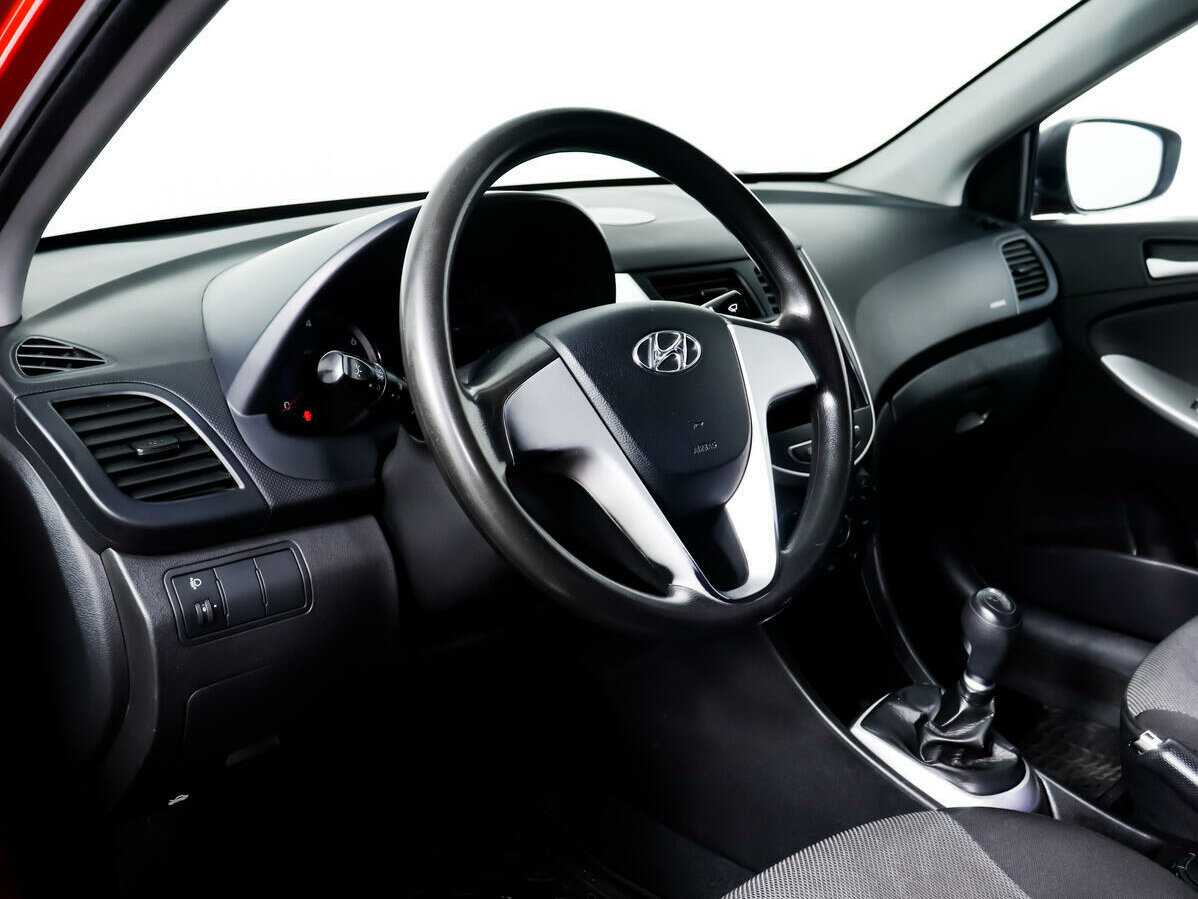 Hyundai Solaris б/у, 2012, Механическая. Фото: #12