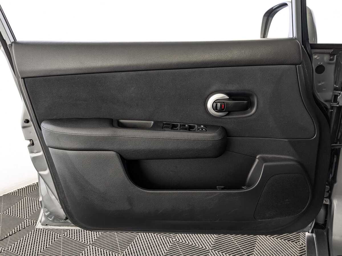 Nissan Tiida б/у, 2013, Автоматическая. Фото: #18