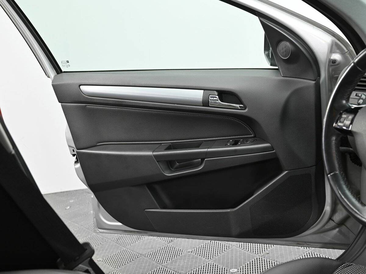 Opel Astra б/у, 2012, Автоматическая. Фото: #6