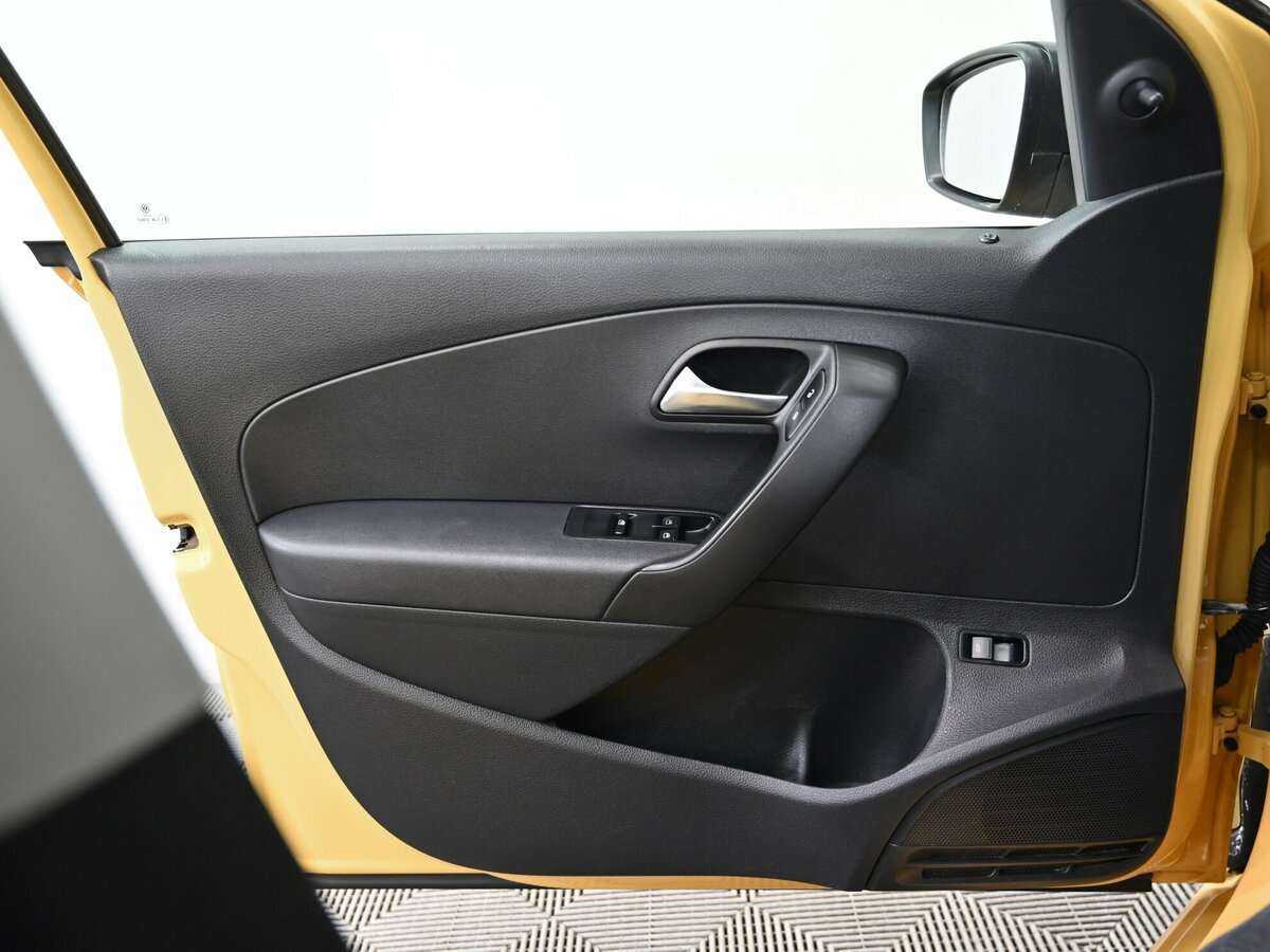 Volkswagen Polo б/у, 2017, Механическая. Фото: #6