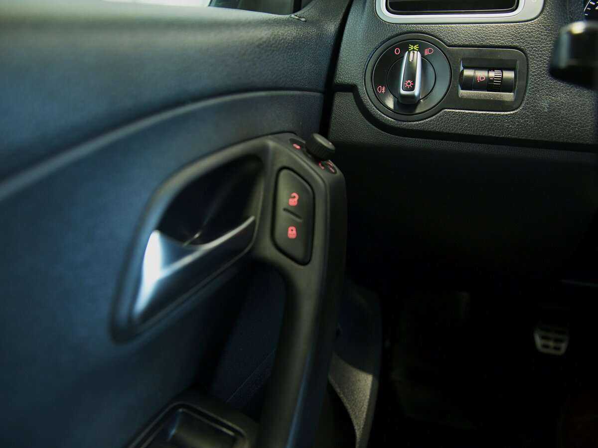 Volkswagen Polo б/у, 2016, Механическая. Фото: #8