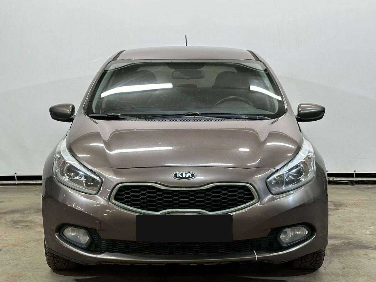 Kia Ceed б/у, 2013, Механическая. Фото: #1