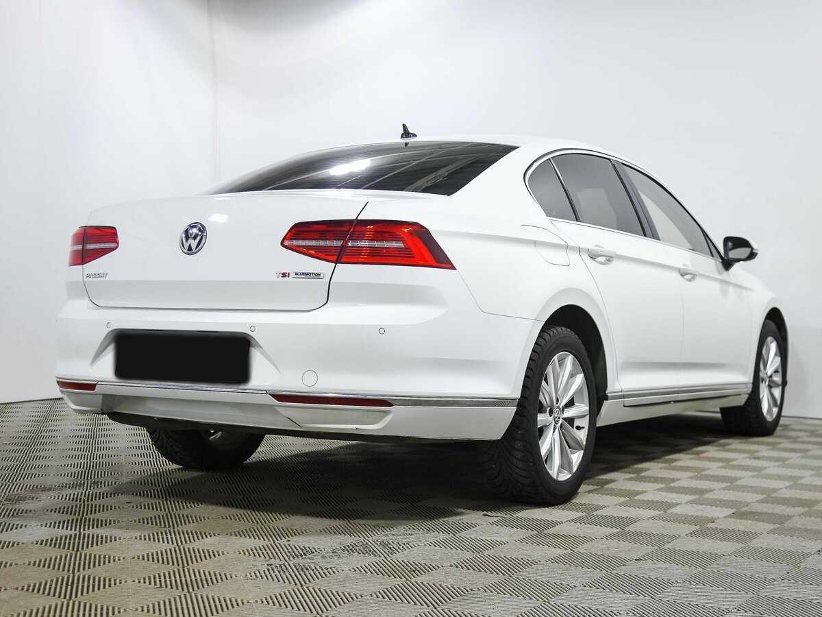 Volkswagen Passat б/у, 2016, Роботизированная. Фото: #2