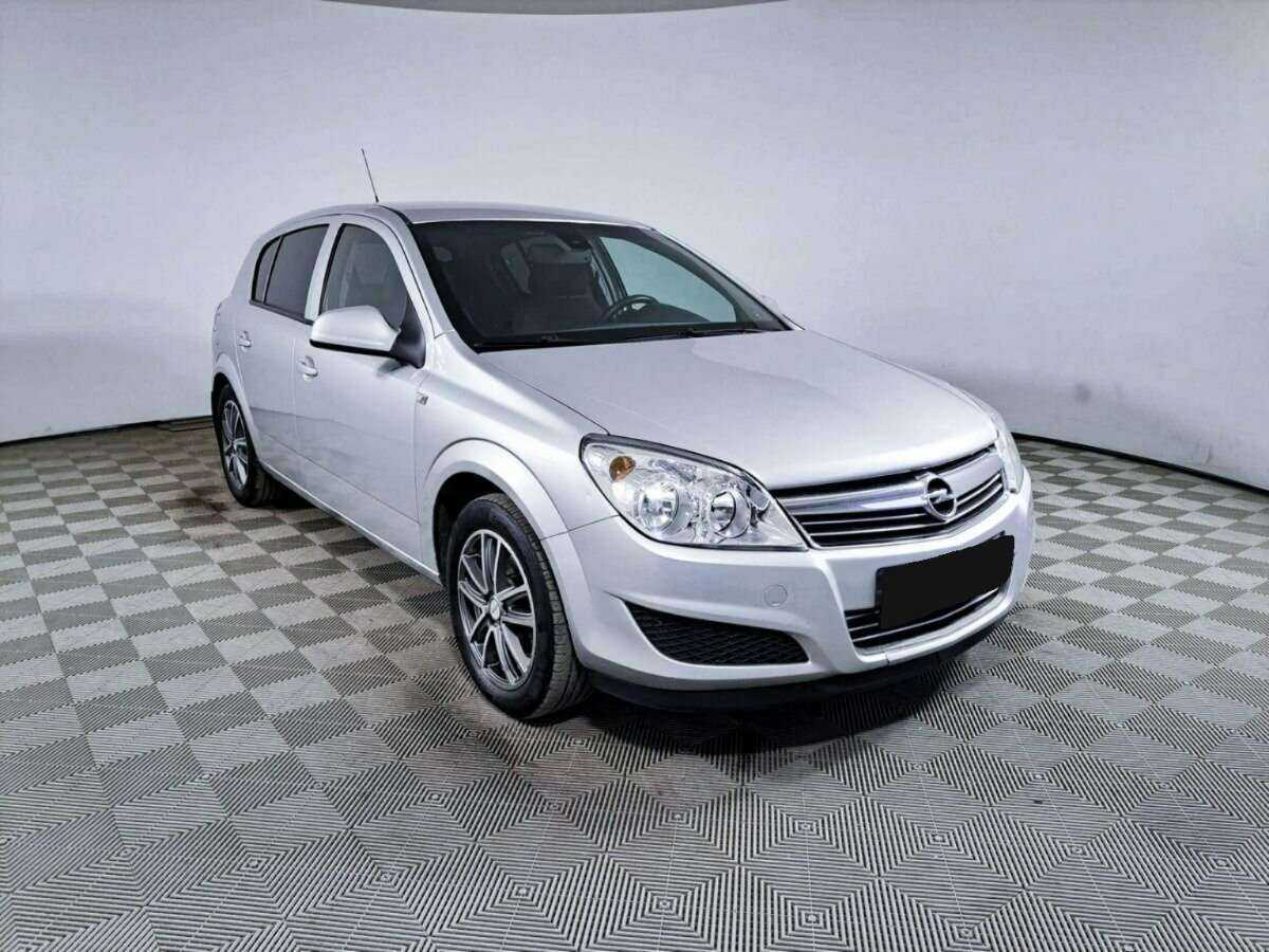Opel Astra б/у, 2013, Механическая. Фото: #2