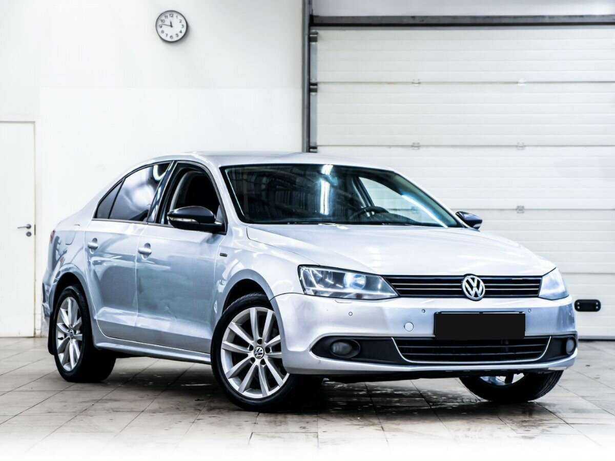 Volkswagen Jetta б/у, 2013, Автоматическая. Фото: #1
