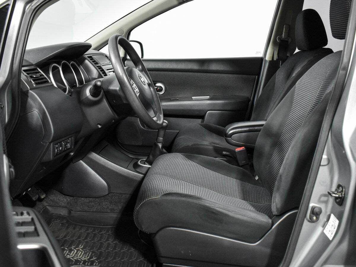 Nissan Tiida б/у, 2013, Механическая. Фото: #9