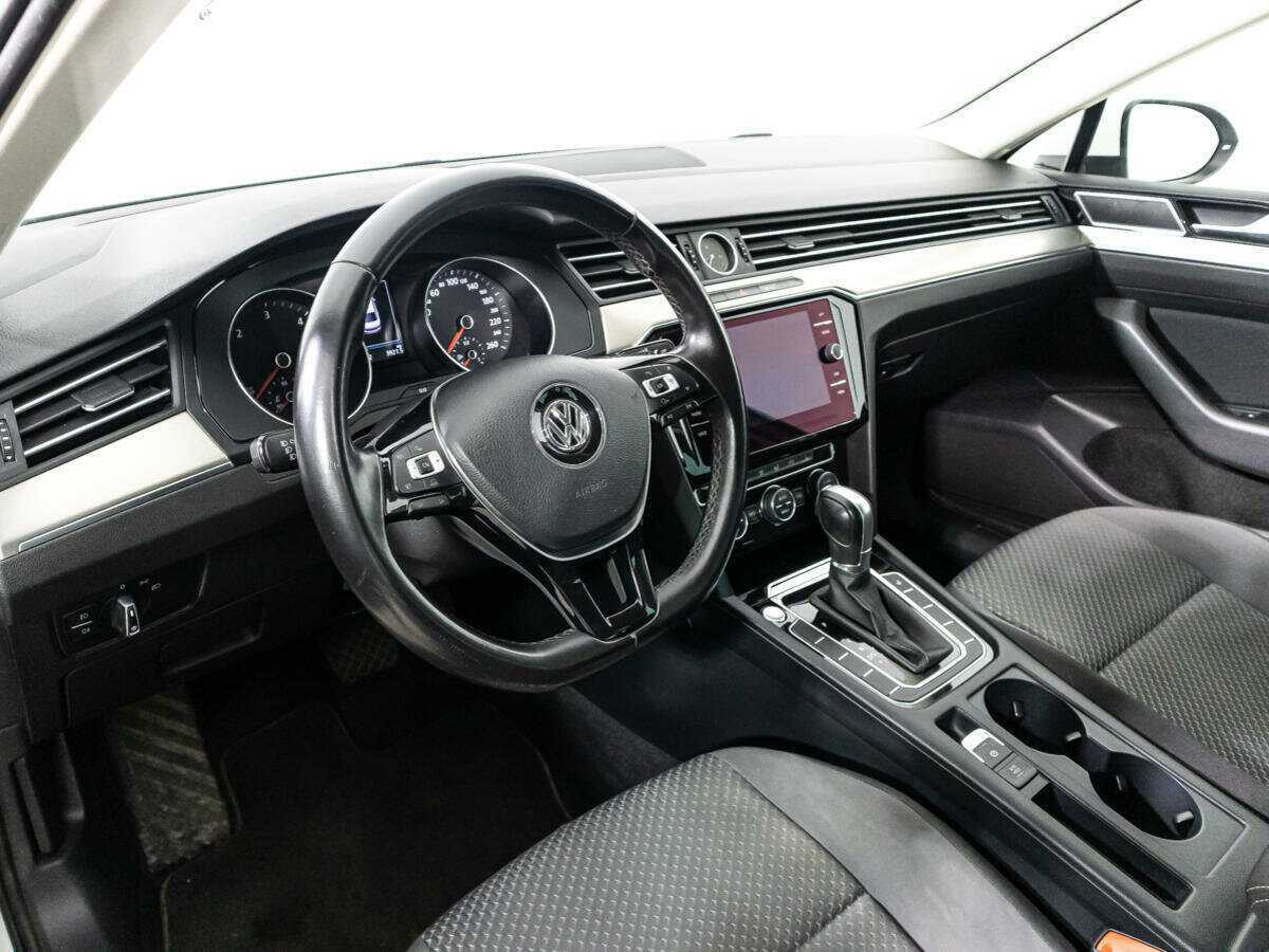 Volkswagen Passat б/у, 2017, Роботизированная. Фото: #10