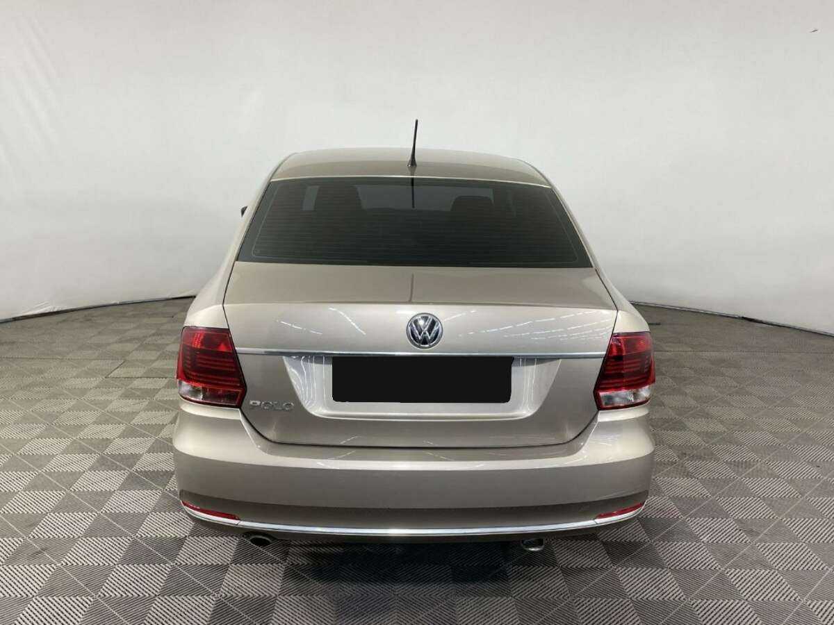 Volkswagen Polo б/у, 2015, Механическая. Фото: #1