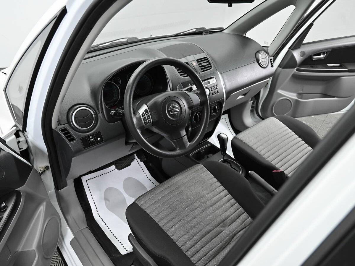 Suzuki SX4 б/у, 2013, Автоматическая. Фото: #7