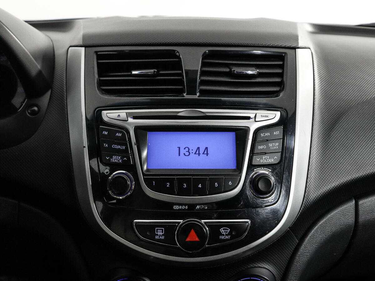 Hyundai Solaris б/у, 2013, Механическая. Фото: #12