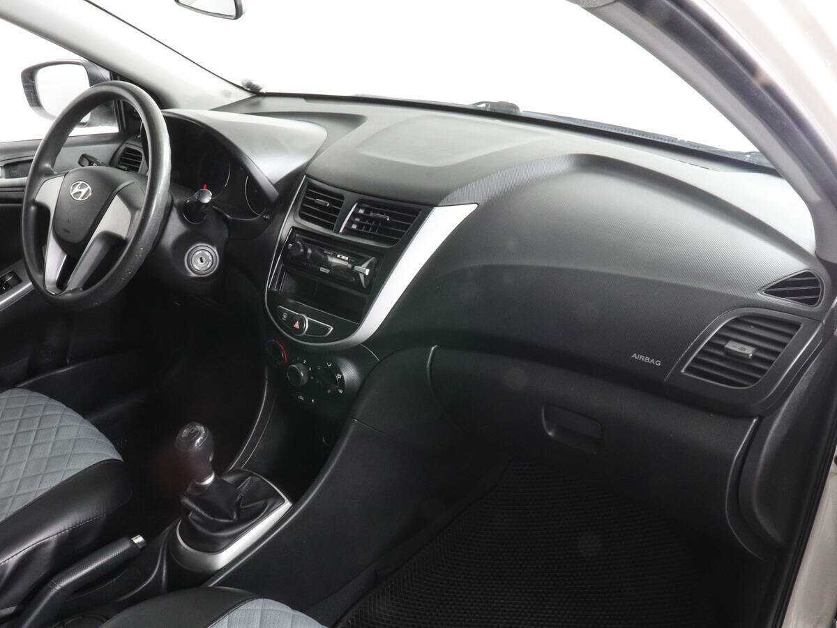 Hyundai Solaris б/у, 2015, Механическая. Фото: #9