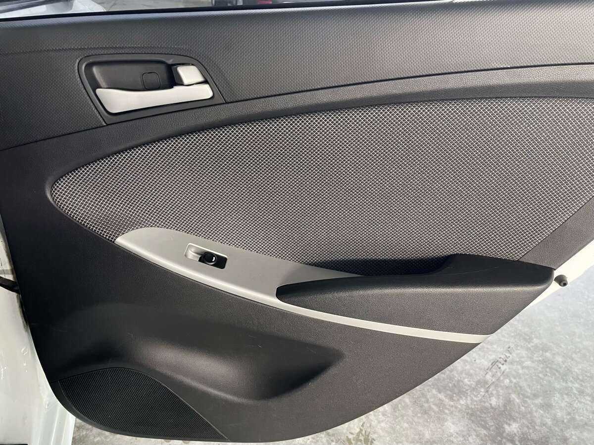 Hyundai Solaris б/у, 2013, Механическая. Фото: #19