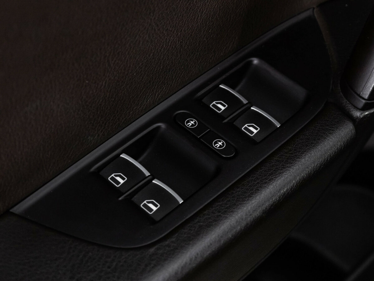 Volkswagen Touareg б/у, 2012, Автоматическая. Фото: #13