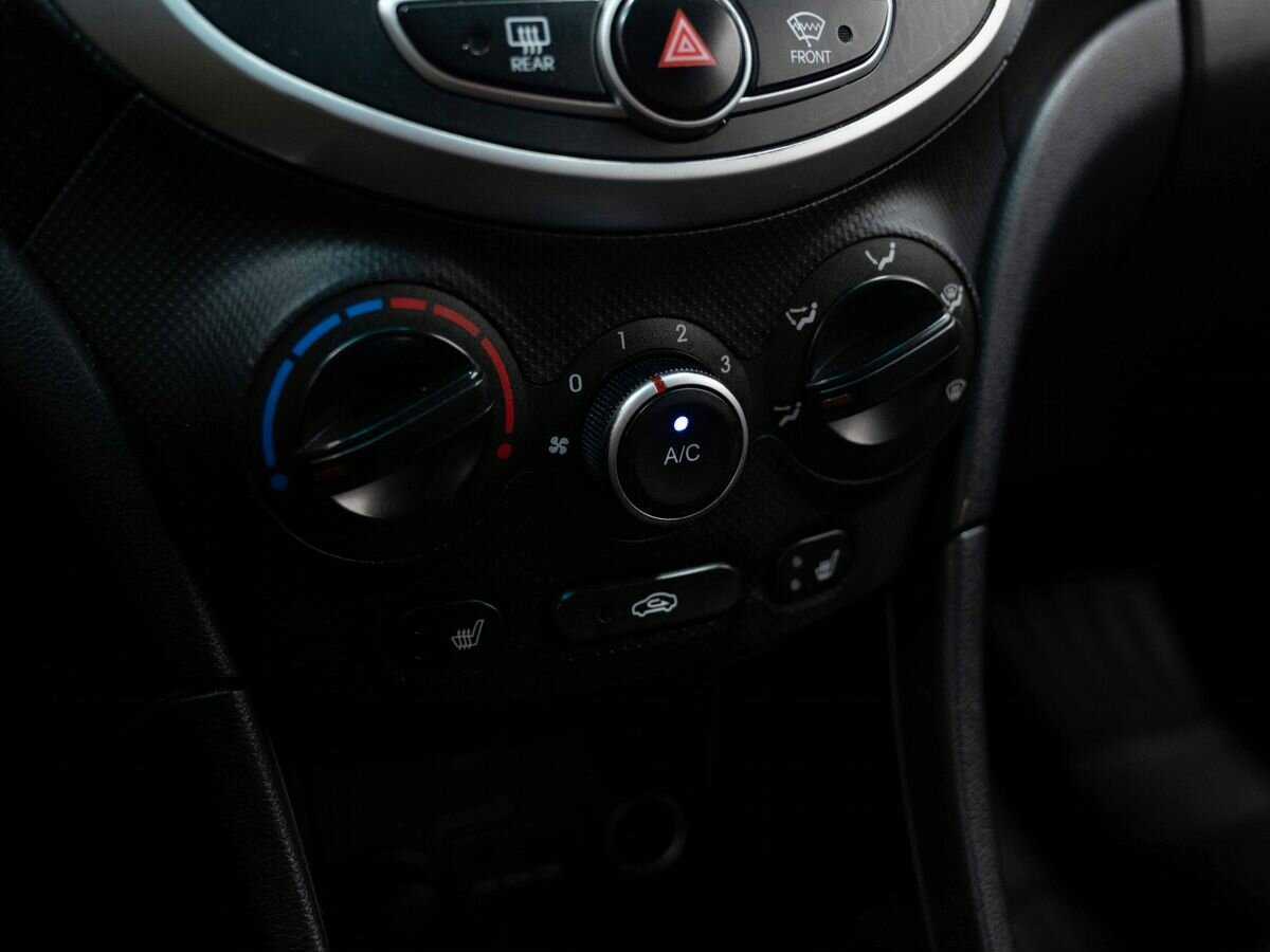 Hyundai Solaris б/у, 2013, Механическая. Фото: #19