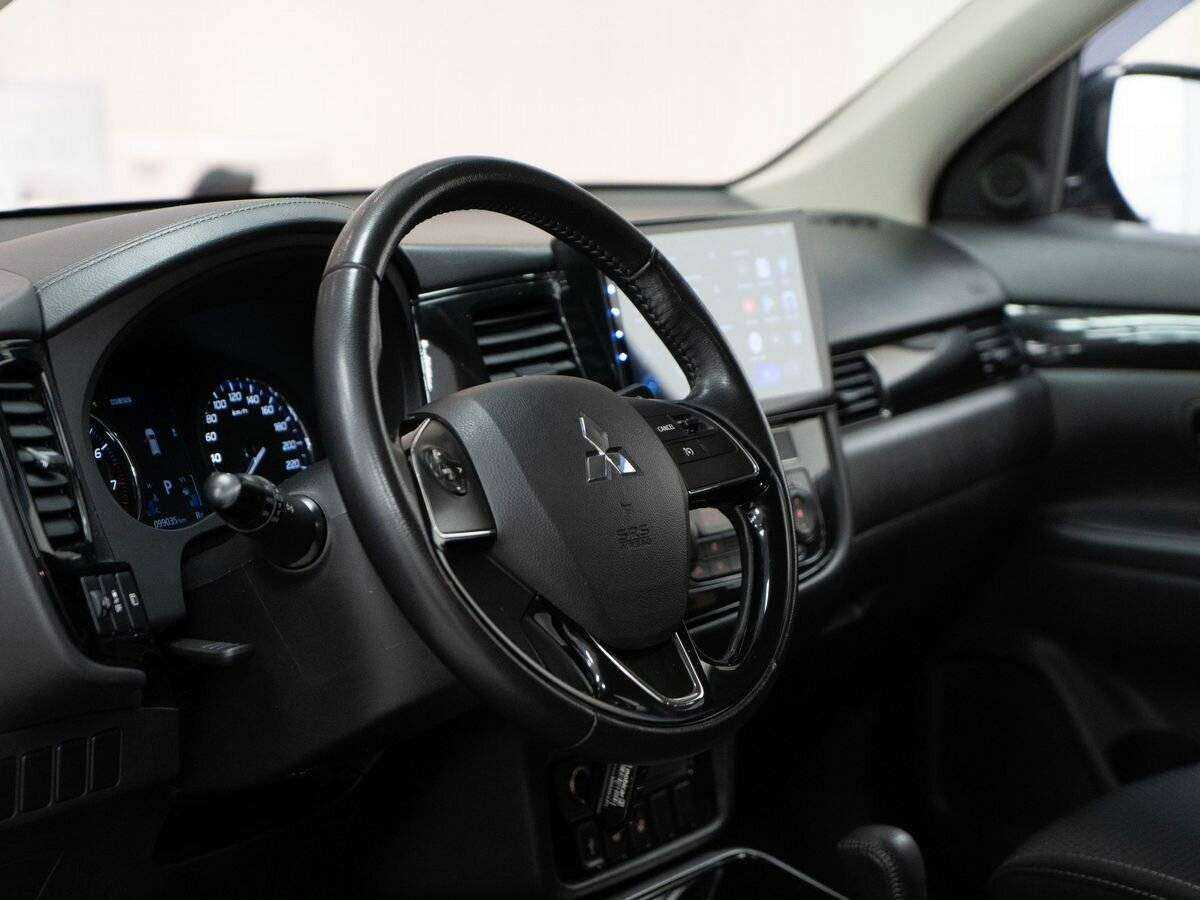 Mitsubishi Outlander б/у, 2018, Вариатор. Фото: #4