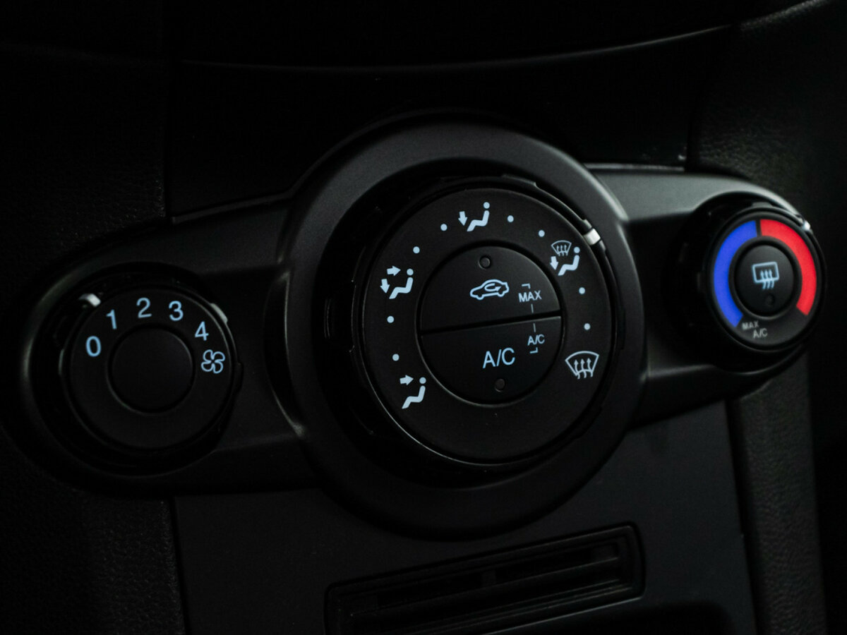 Ford Fiesta б/у, 2015, Роботизированная. Фото: #14