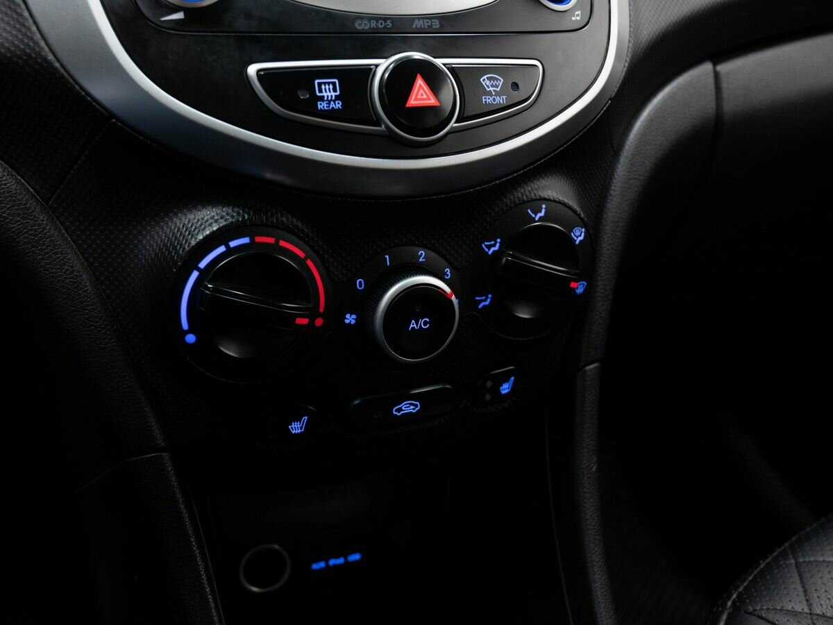 Hyundai Solaris б/у, 2013, Механическая. Фото: #16