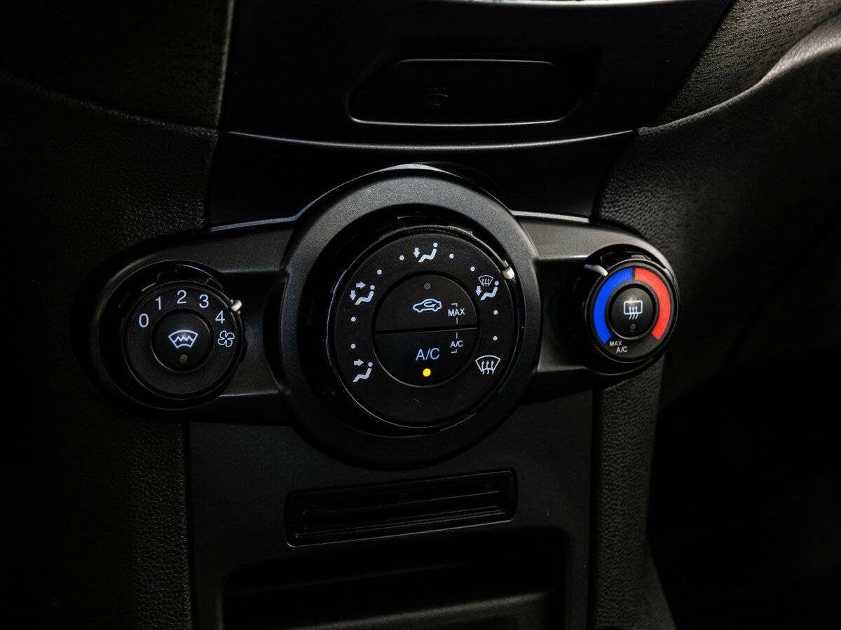 Ford Fiesta б/у, 2016, Роботизированная. Фото: #10