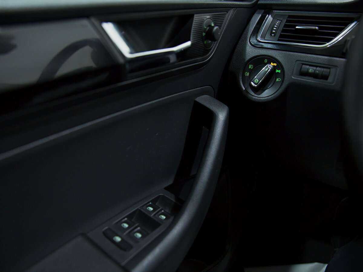 Skoda Rapid б/у, 2017, Роботизированная. Фото: #6