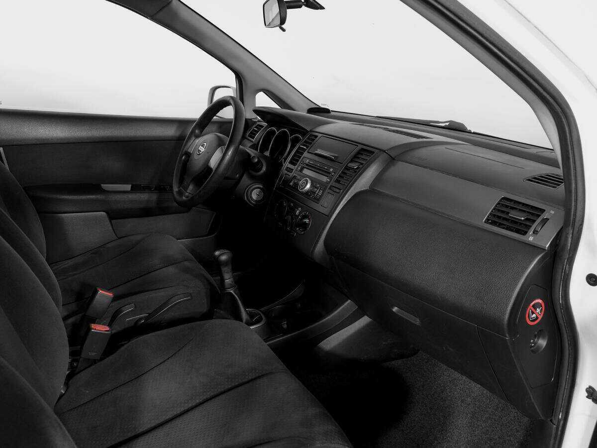 Nissan Tiida б/у, 2013, Механическая. Фото: #7