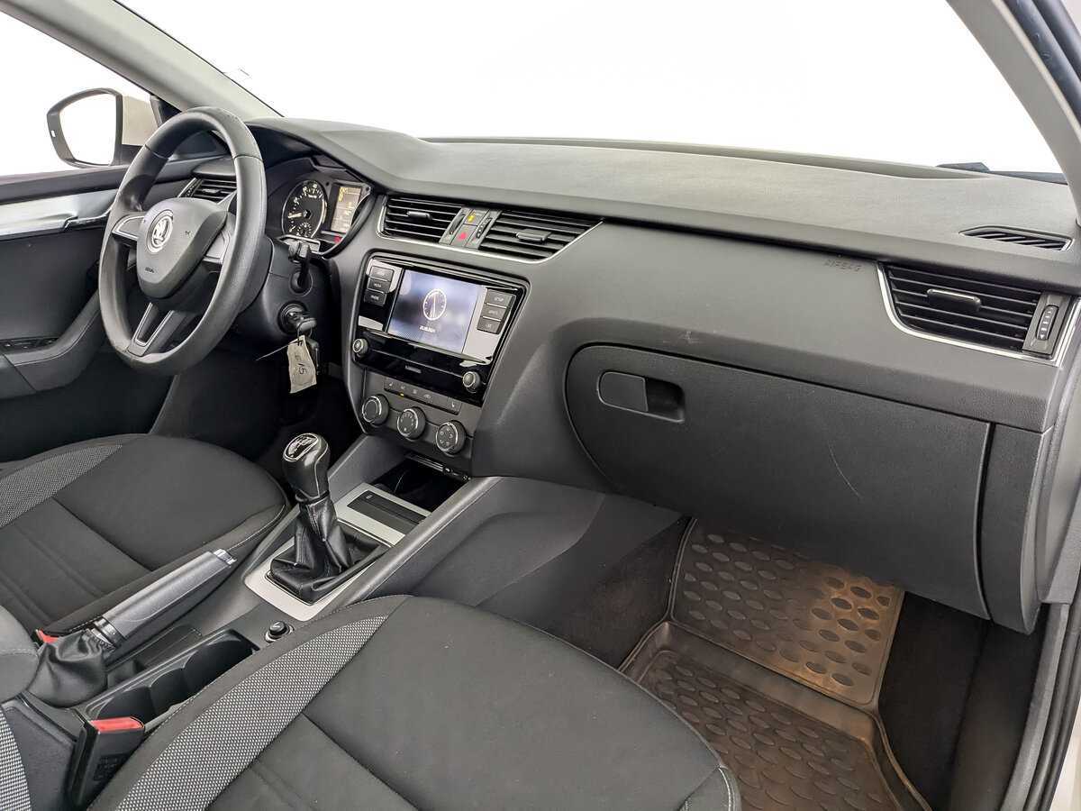 Skoda Octavia б/у, 2017, Механическая. Фото: #8
