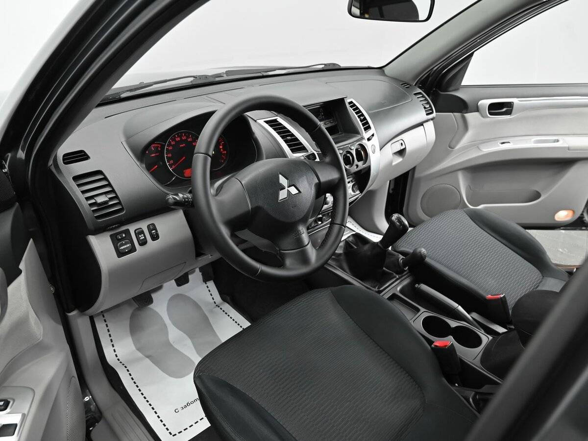 Mitsubishi Pajero Sport б/у, 2012, Механическая. Фото: #7