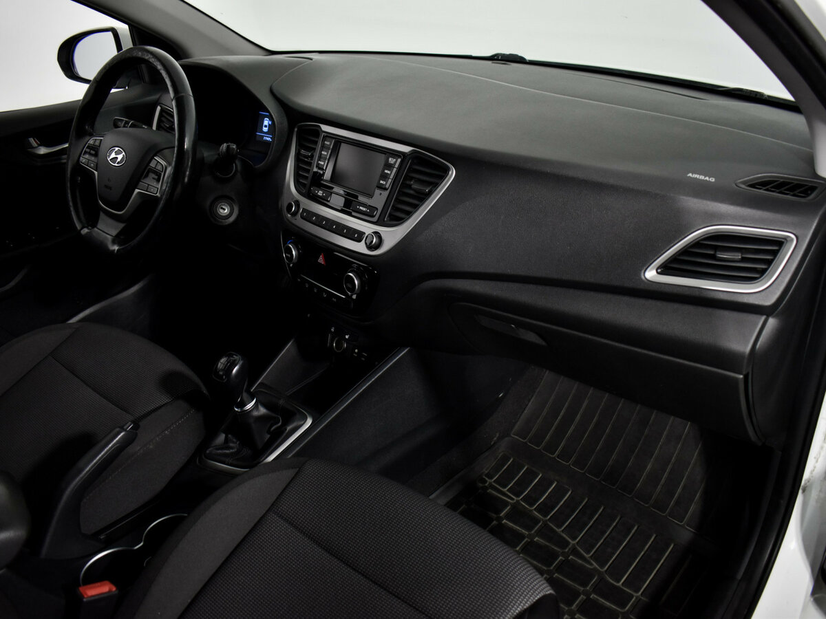 Hyundai Solaris б/у, 2018, Механическая. Фото: #11