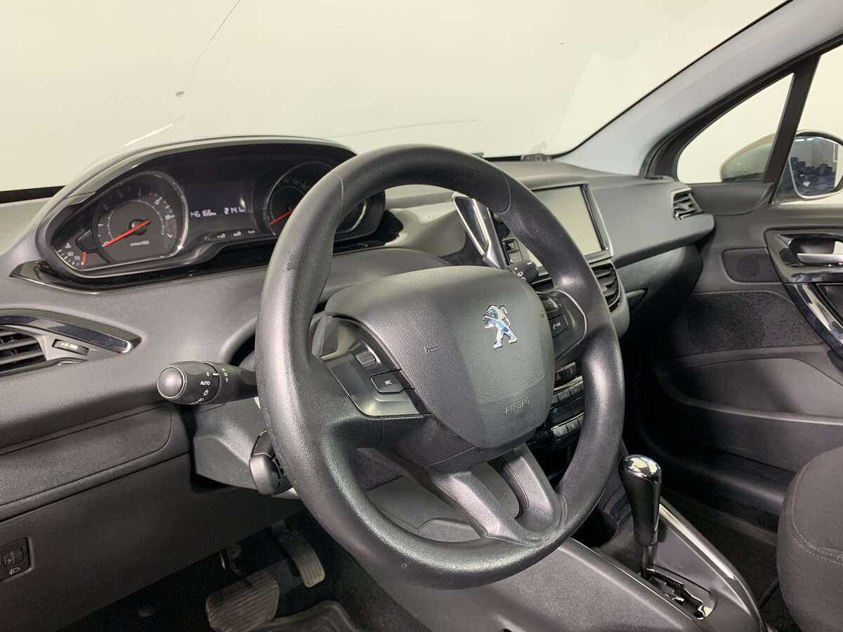 Peugeot 208 б/у, 2013, Автоматическая. Фото: #8