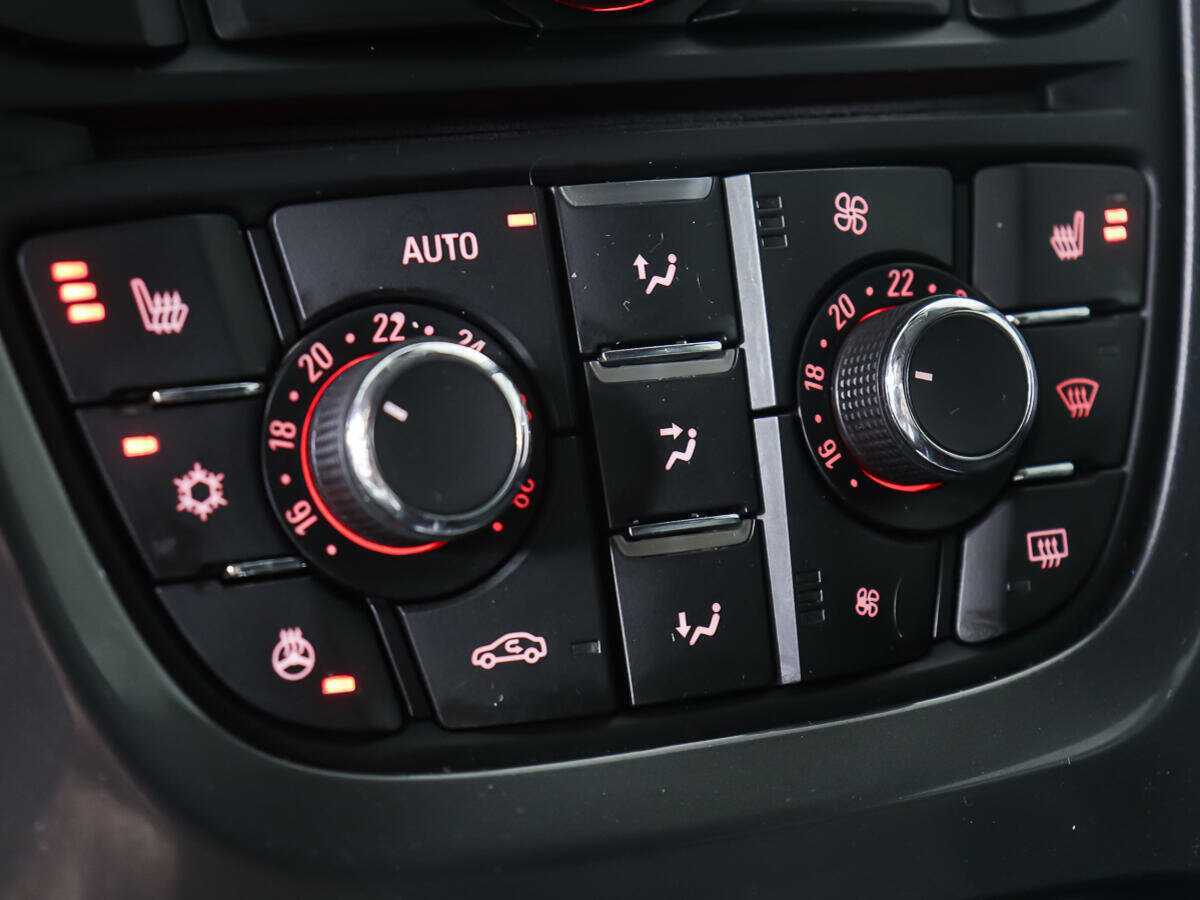 Opel Astra б/у, 2013, Автоматическая. Фото: #16