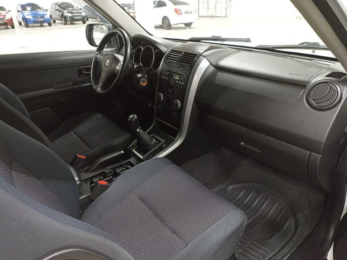 Suzuki Grand Vitara б/у, 2013, Механическая. Фото: #10