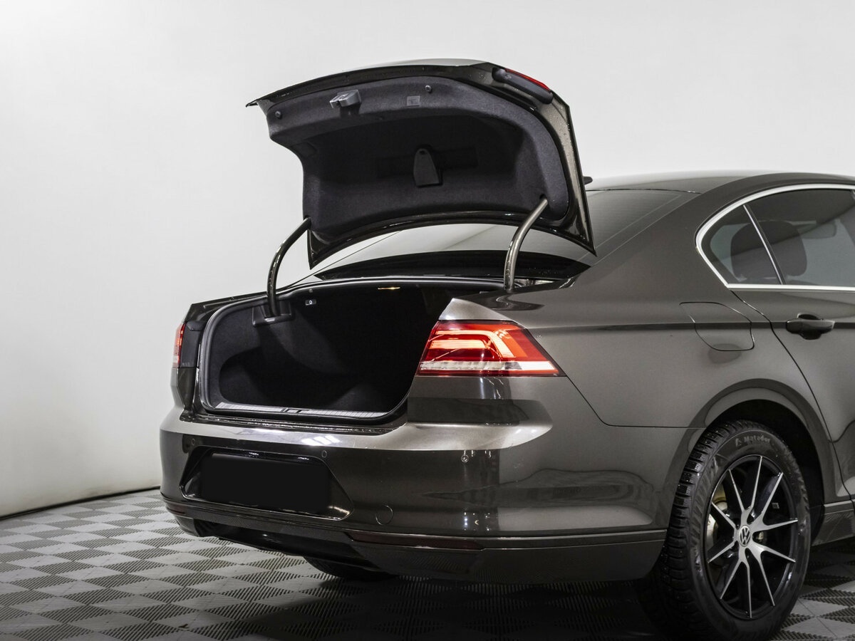 Volkswagen Passat б/у, 2017, Роботизированная. Фото: #13