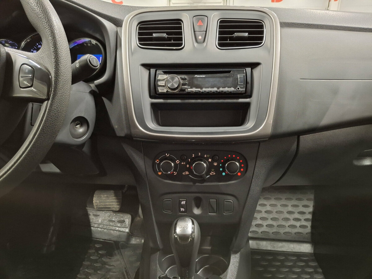 Renault Sandero б/у, 2016, Автоматическая. Фото: #14