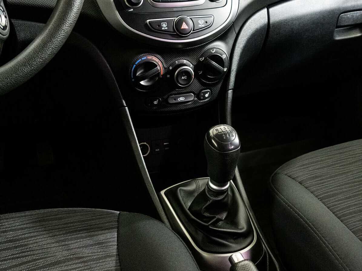 Hyundai Solaris б/у, 2015, Механическая. Фото: #11
