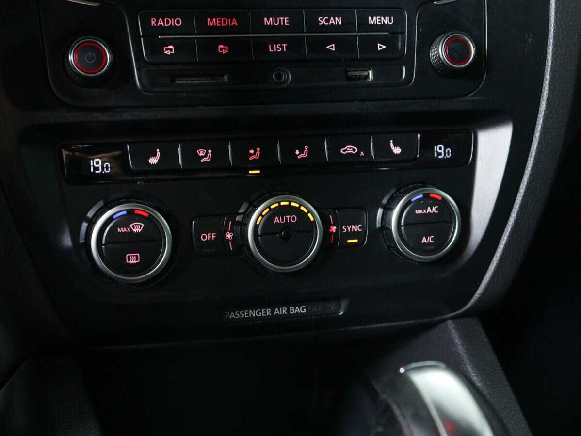 Volkswagen Jetta б/у, 2013, Автоматическая. Фото: #13