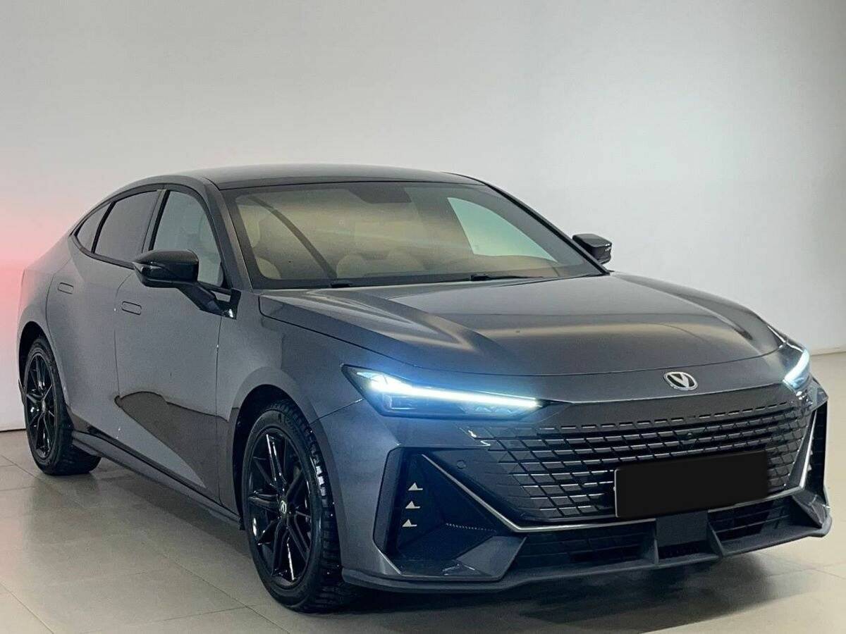 Changan UNI-V б/у, 2023, Роботизированная. Посмотреть фото