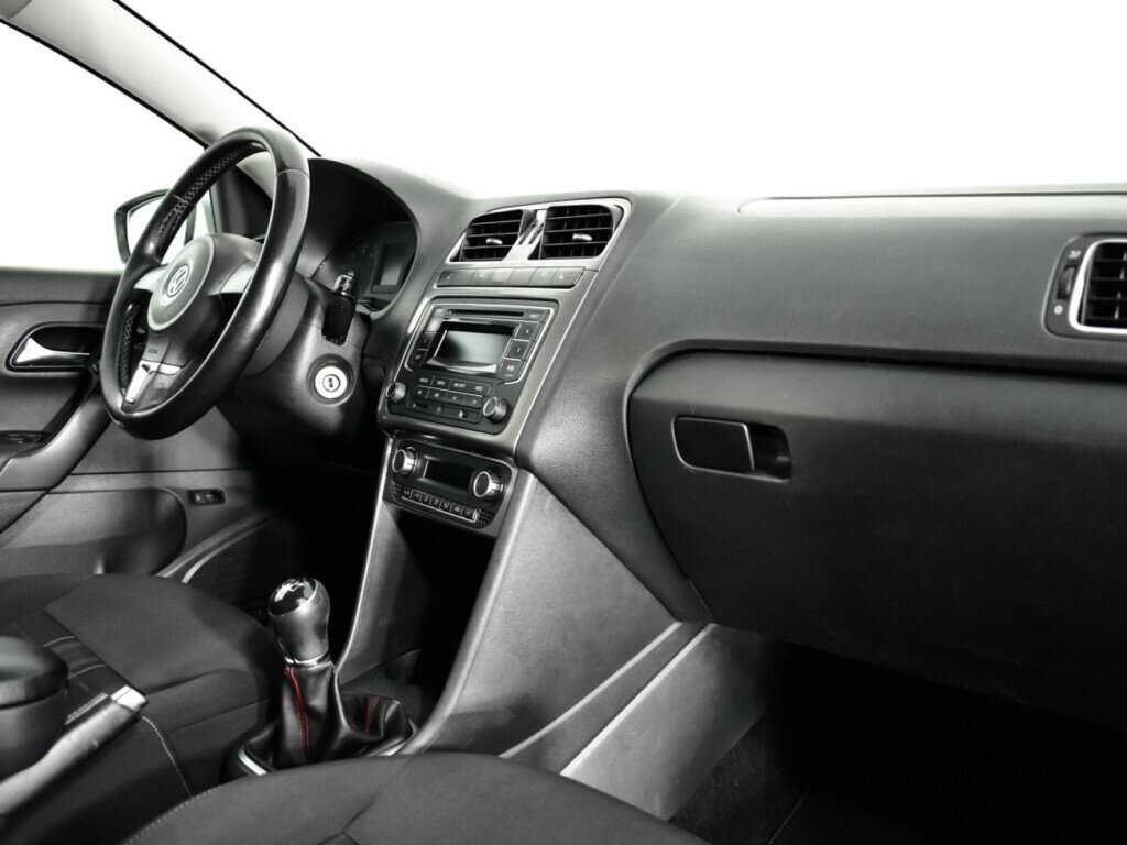 Volkswagen Polo б/у, 2015, Механическая. Фото: #8