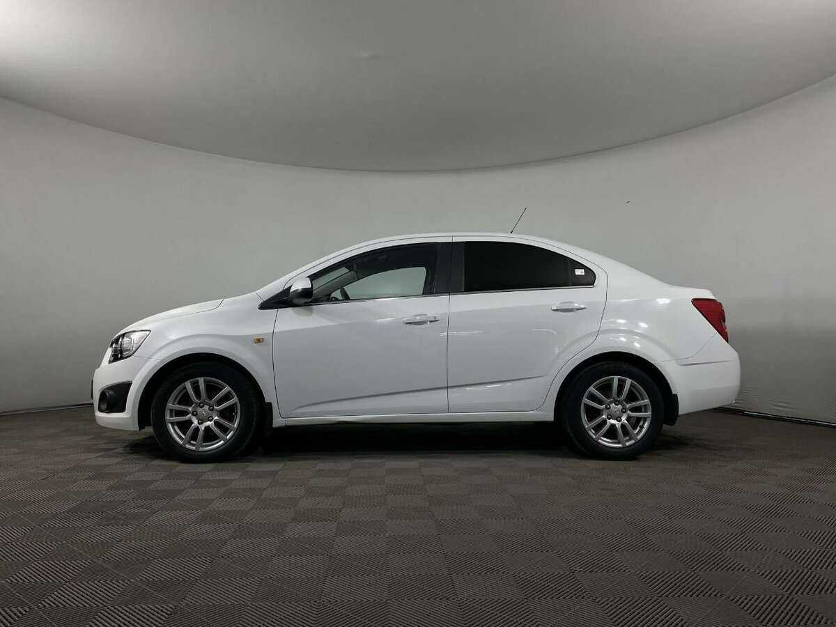 Chevrolet Aveo б/у, 2015, Автоматическая. Фото: #2