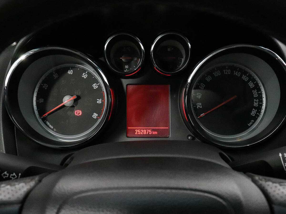 Opel Astra б/у, 2012, Механическая. Фото: #11