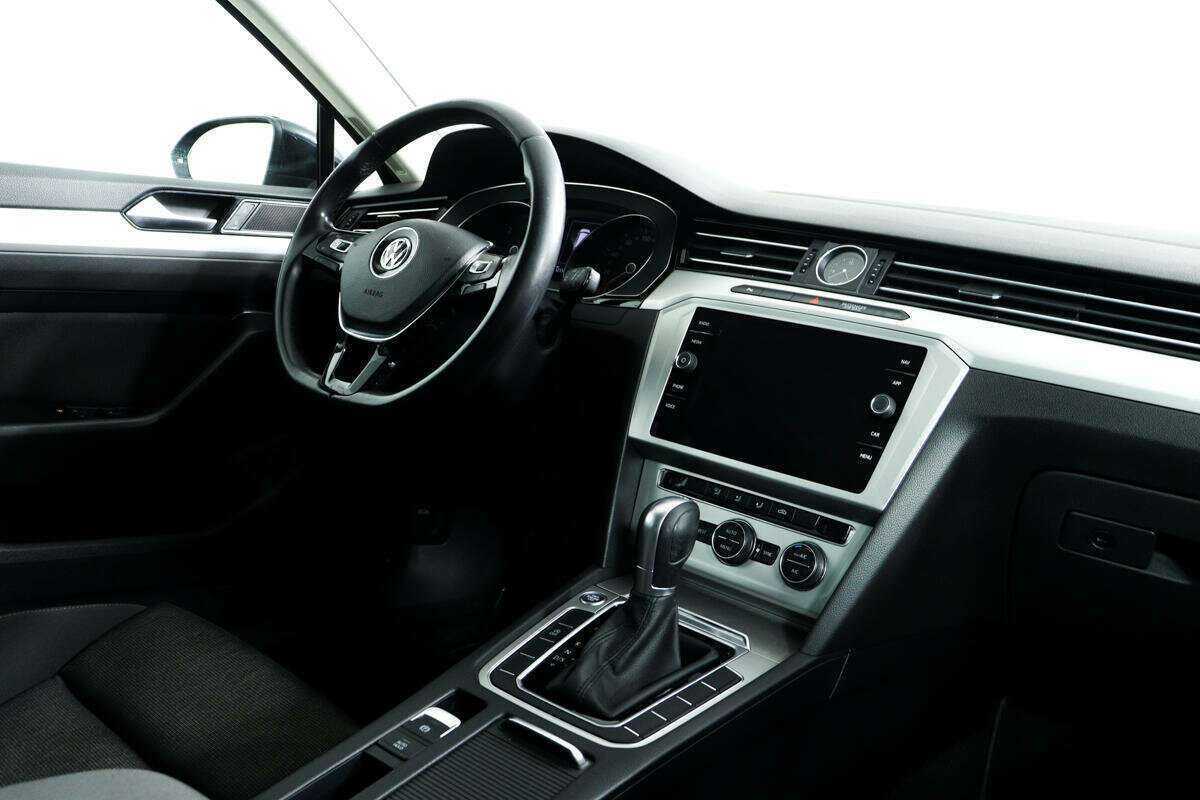 Volkswagen Passat б/у, 2019, Роботизированная. Фото: #8