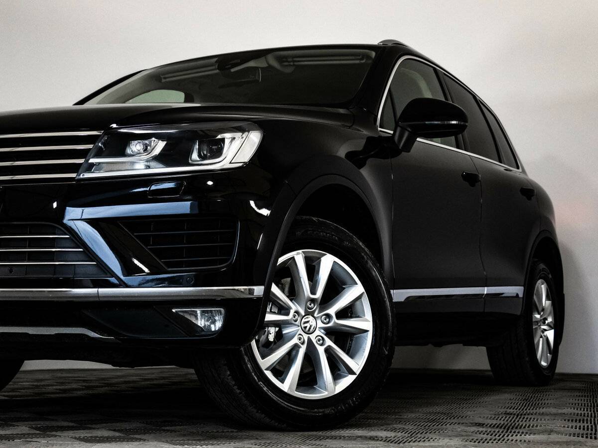 Volkswagen Touareg б/у, 2015, Автоматическая. Фото: #1