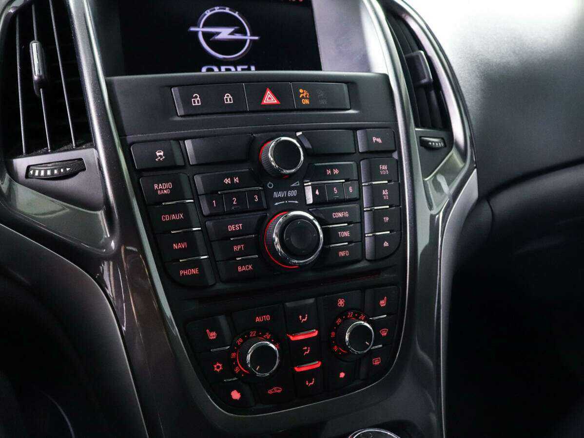 Opel Astra б/у, 2012, Автоматическая. Фото: #11
