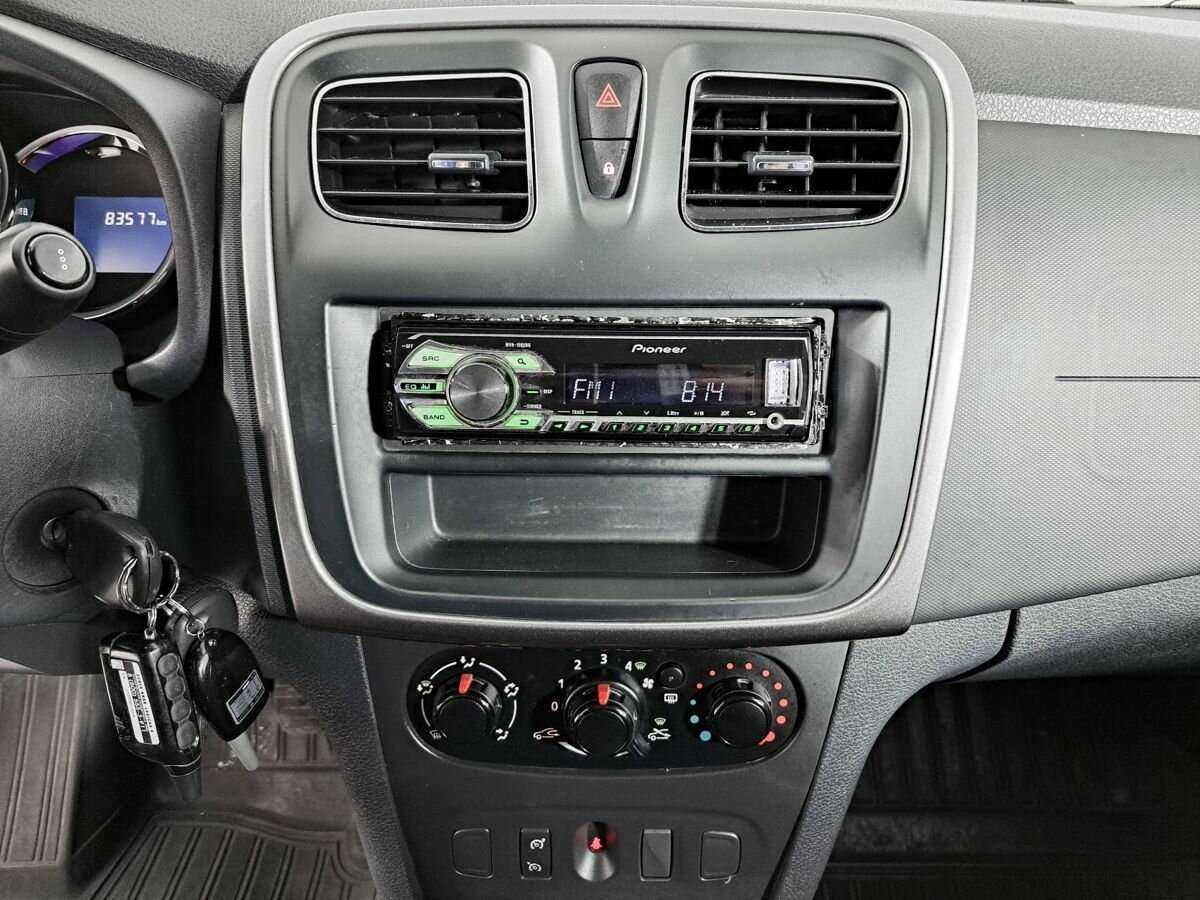 Renault Sandero б/у, 2015, Механическая. Фото: #12